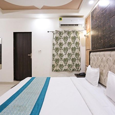 Aero Home Stay- Bed & Breakfast New Delhi Exterior photo